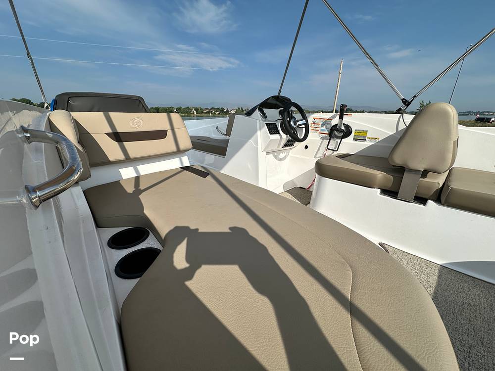 Slide: The Image of Hurricane SunDeck Sport 185 2022 - 14500510