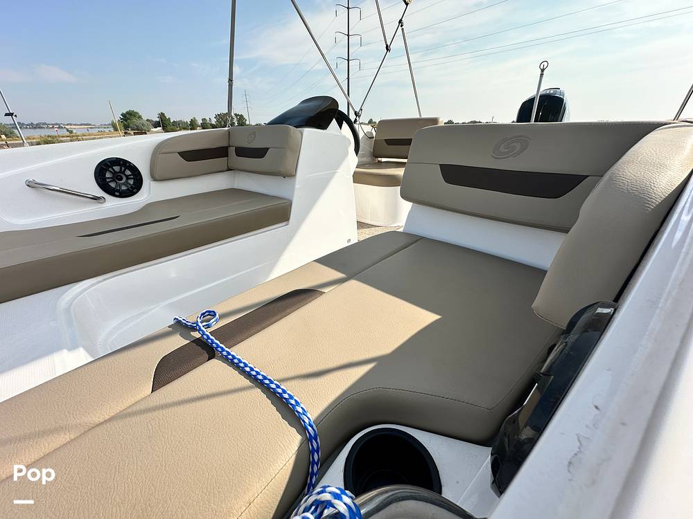 Slide: The Image of Hurricane SunDeck Sport 185 2022 - 14500512