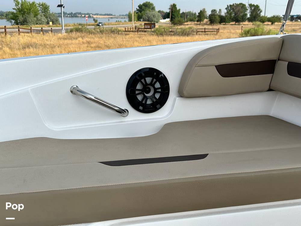 Slide: The Image of Hurricane SunDeck Sport 185 2022 - 14500514