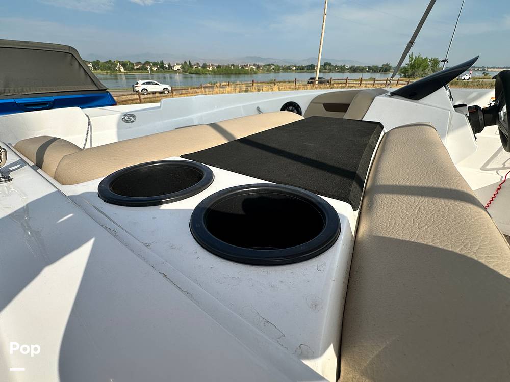 Slide: The Image of Hurricane SunDeck Sport 185 2022 - 14500515