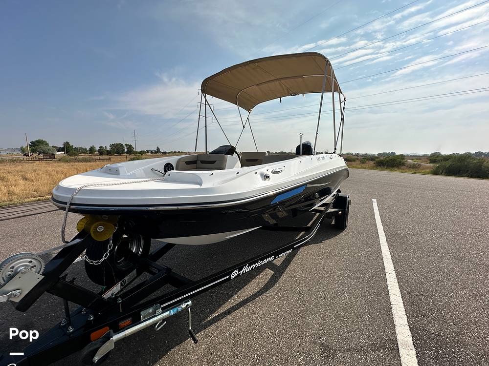 Slide: The Image of Hurricane SunDeck Sport 185 2022 - 14500491