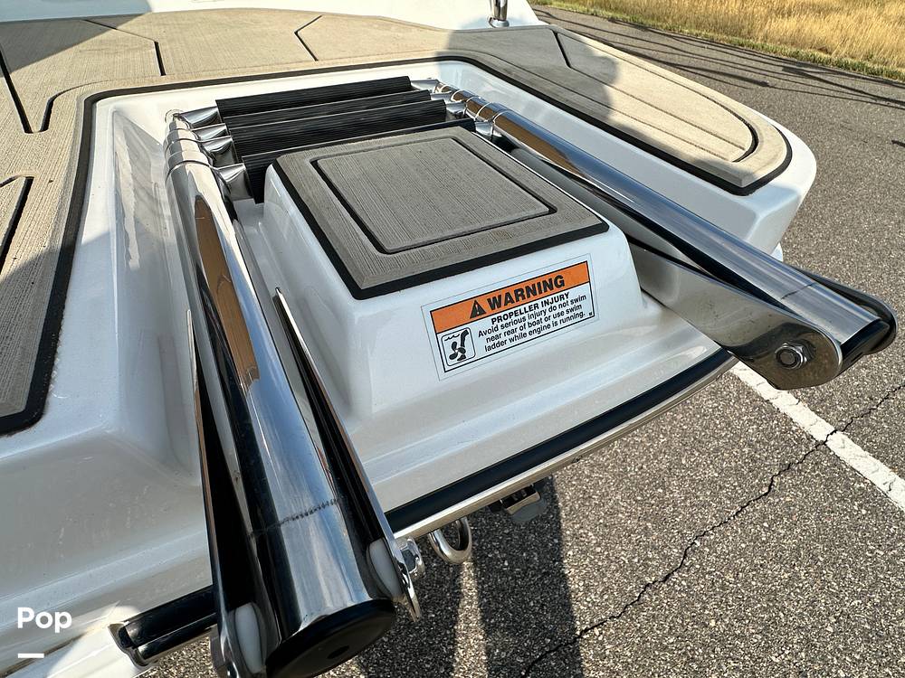 Slide: The Image of Hurricane SunDeck Sport 185 2022 - 14500518