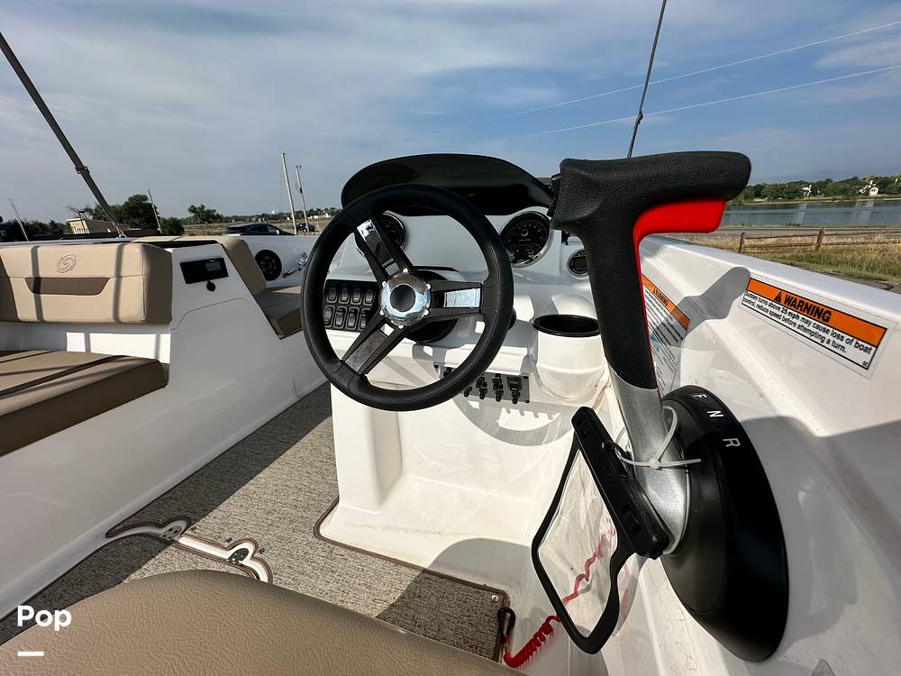 Slide: The Image of Hurricane SunDeck Sport 185 2022 - 14500520