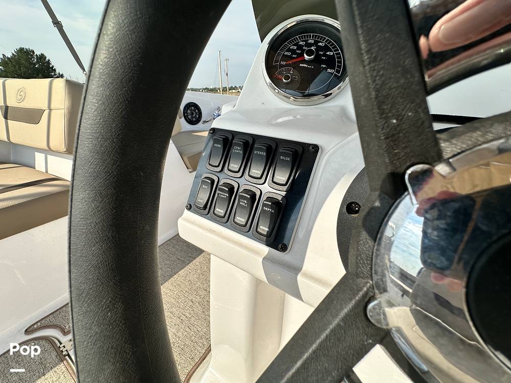 Slide: The Image of Hurricane SunDeck Sport 185 2022 - 14500522