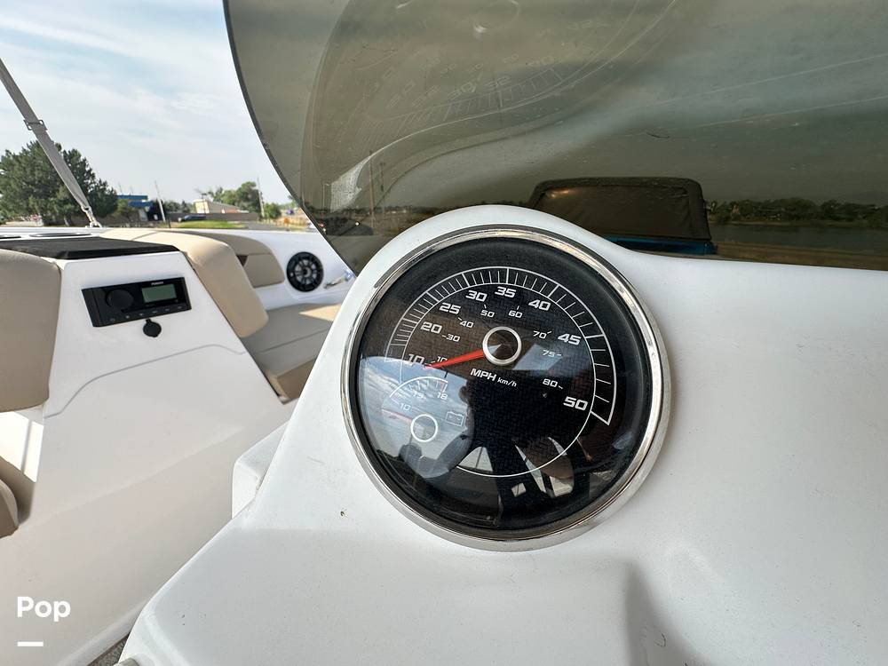 Slide: The Image of Hurricane SunDeck Sport 185 2022 - 14500526