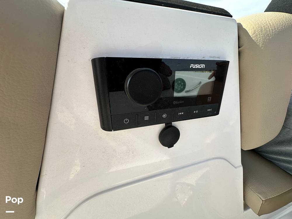 Slide: The Image of Hurricane SunDeck Sport 185 2022 - 14500534