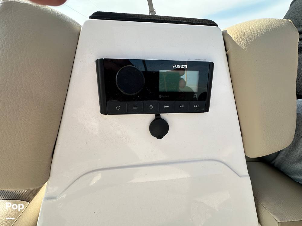 Slide: The Image of Hurricane SunDeck Sport 185 2022 - 14500535