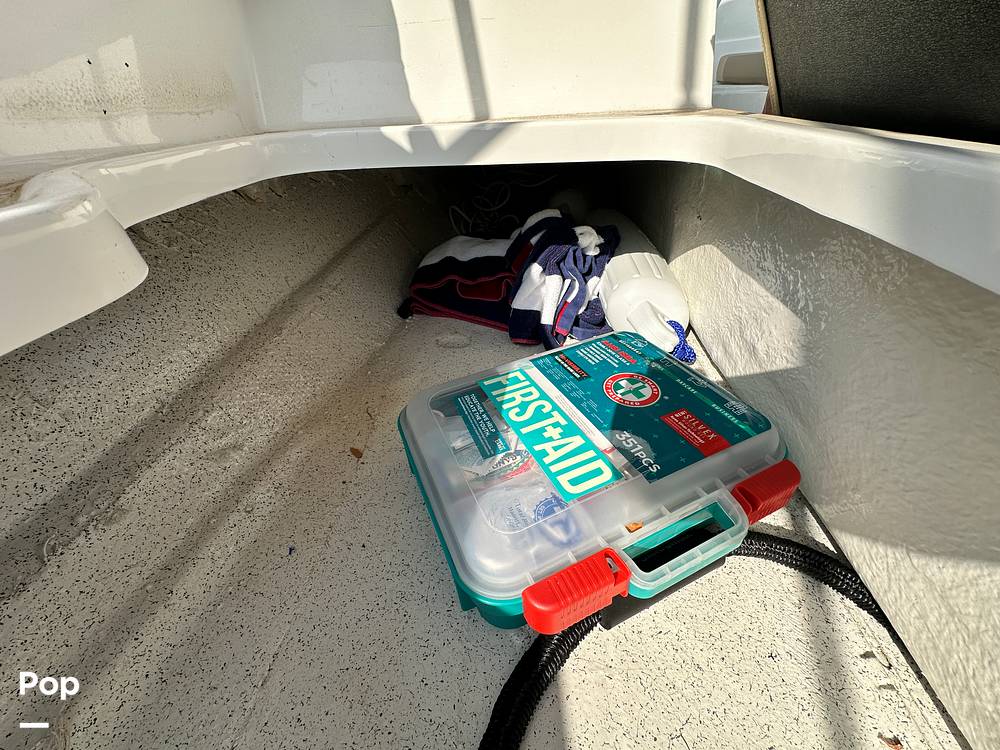 Slide: The Image of Hurricane SunDeck Sport 185 2022 - 14500537