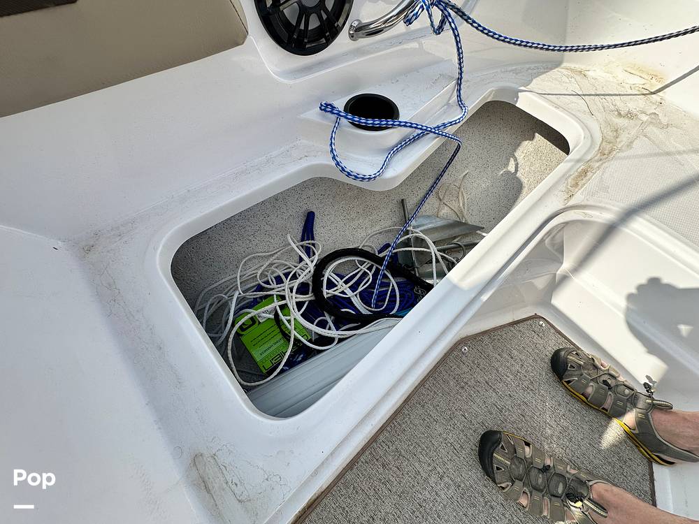 Slide: The Image of Hurricane SunDeck Sport 185 2022 - 14500540