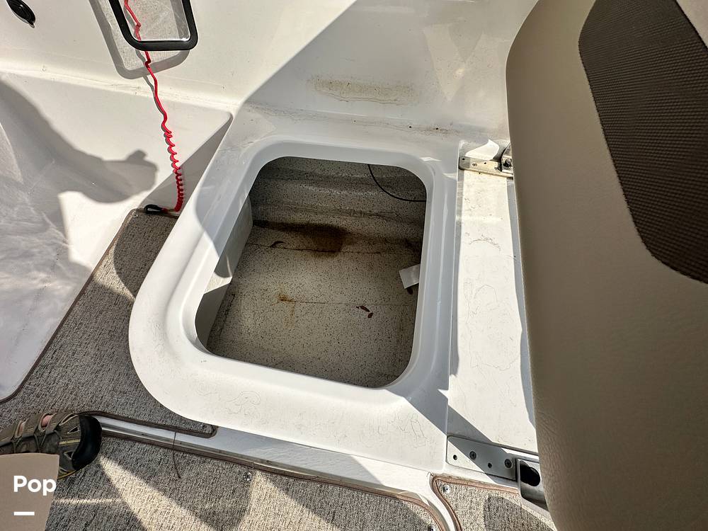 Slide: The Image of Hurricane SunDeck Sport 185 2022 - 14500541