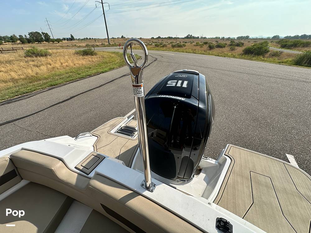 Slide: The Image of Hurricane SunDeck Sport 185 2022 - 14500545