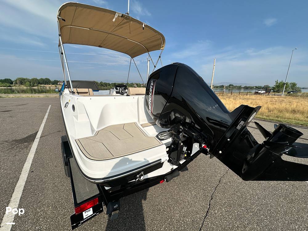 Slide: The Image of Hurricane SunDeck Sport 185 2022 - 14500494