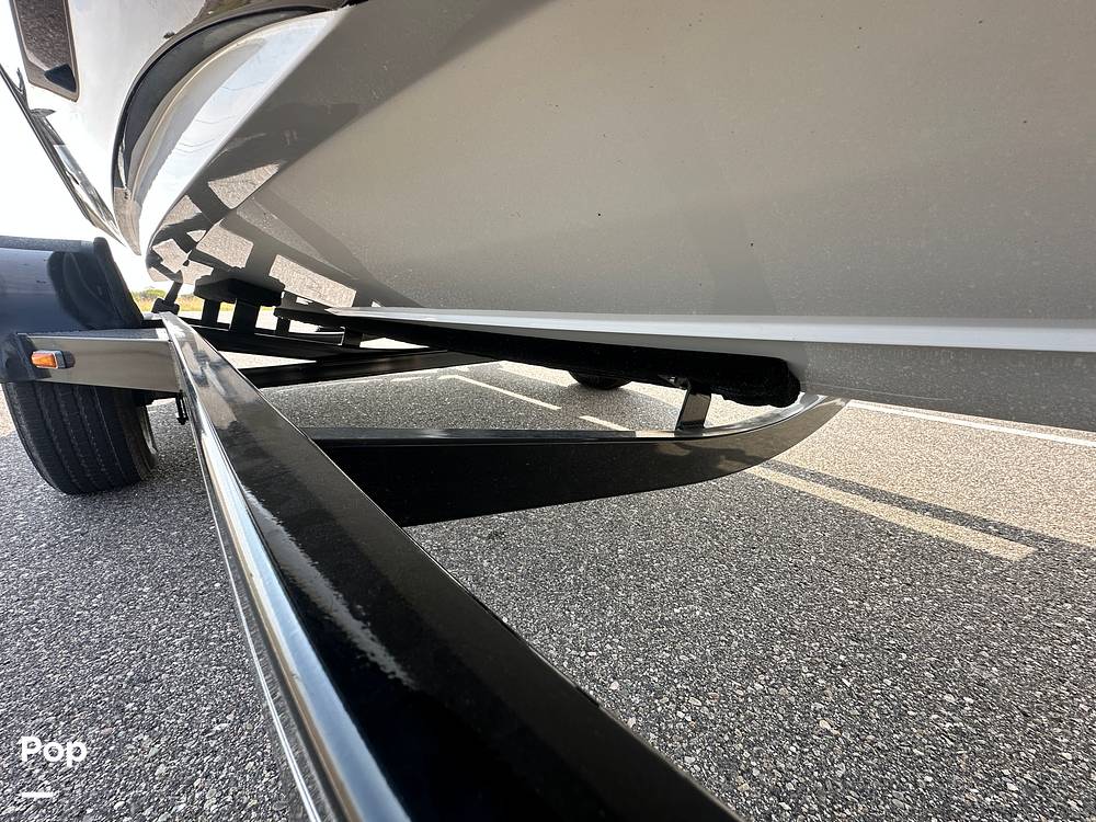 Slide: The Image of Hurricane SunDeck Sport 185 2022 - 14500554