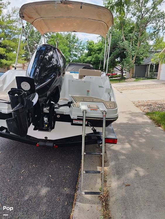 Slide: The Image of Hurricane SunDeck Sport 185 2022 - 14471018
