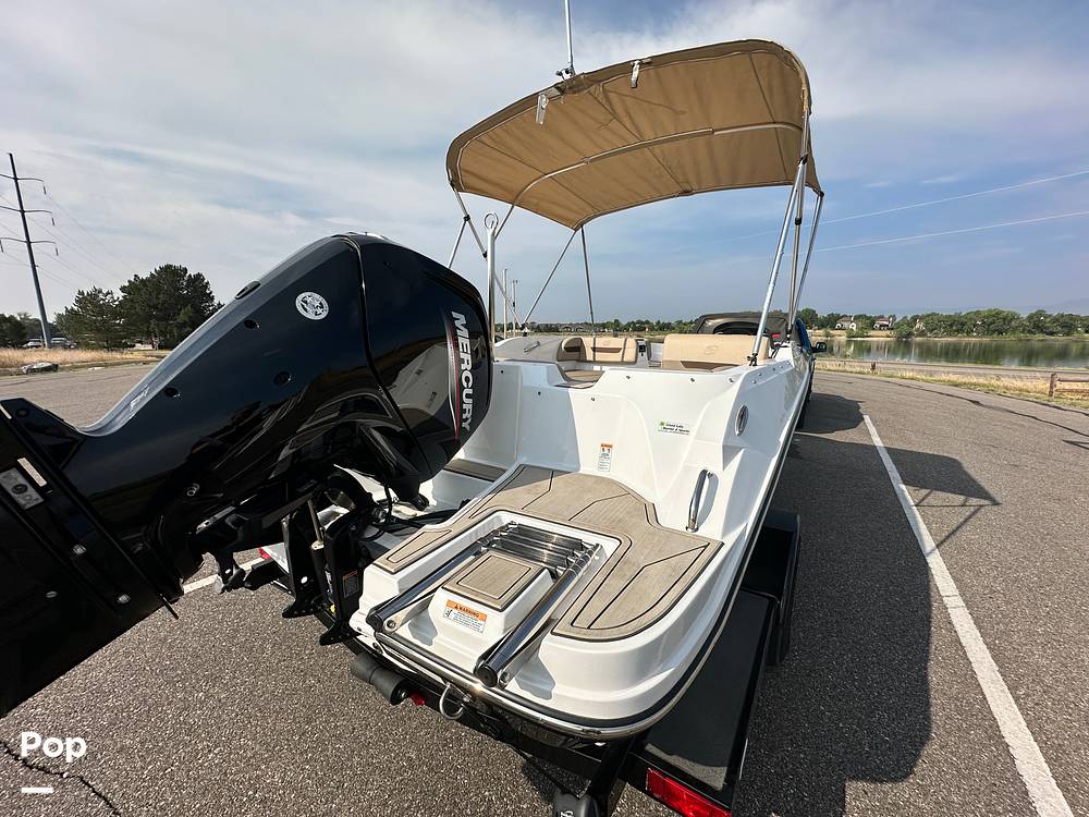 Slide: The Image of Hurricane SunDeck Sport 185 2022 - 14500495