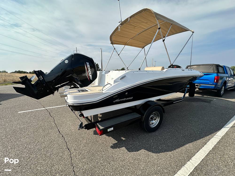 Slide: The Image of Hurricane SunDeck Sport 185 2022 - 14500496