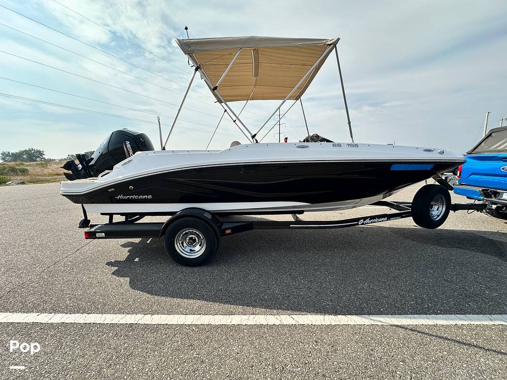 Slide: The Image of Hurricane SunDeck Sport 185 2022 - 14500497