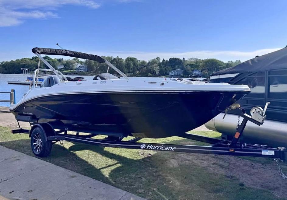 Slide: The Image of Hurricane SunDeck Sport 185 OB 2025 - 1