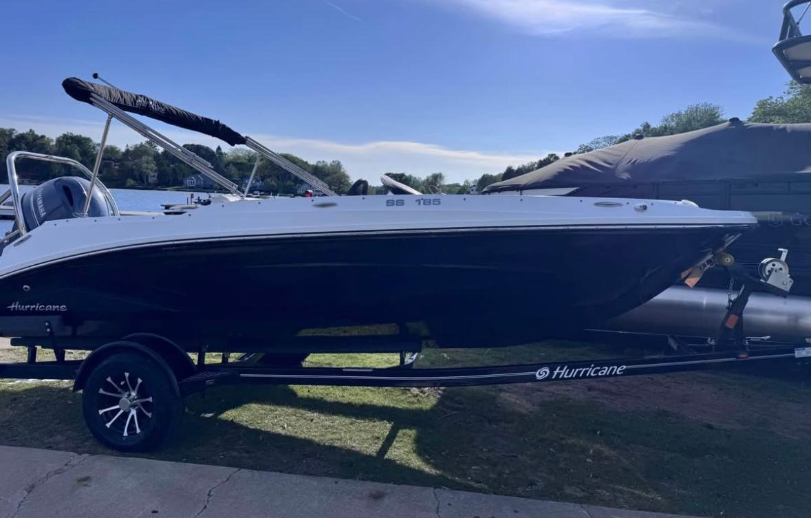 Slide: The Image of Hurricane SunDeck Sport 185 OB 2025 - 2