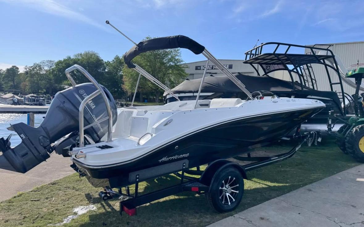 Slide: The Image of Hurricane SunDeck Sport 185 OB 2025 - 3