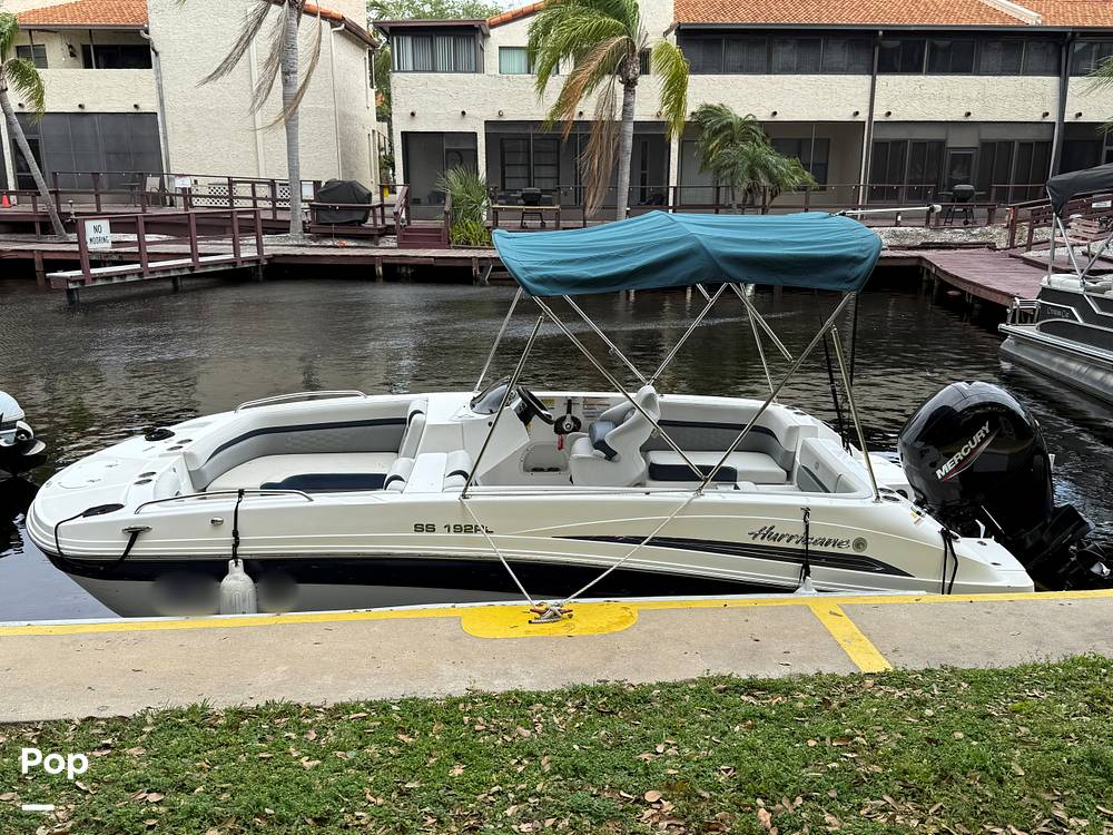 Slide: The Image of Hurricane SunDeck Sport 192RL OB 2022 - 15262668
