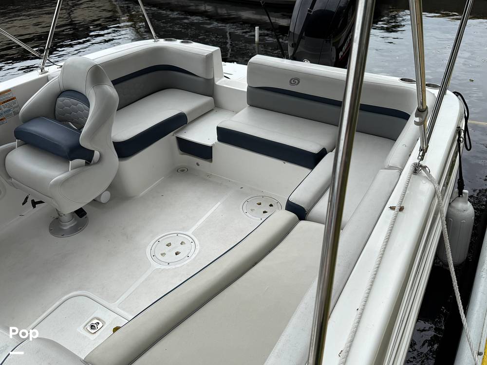 Slide: The Image of Hurricane SunDeck Sport 192RL OB 2022 - 15262682