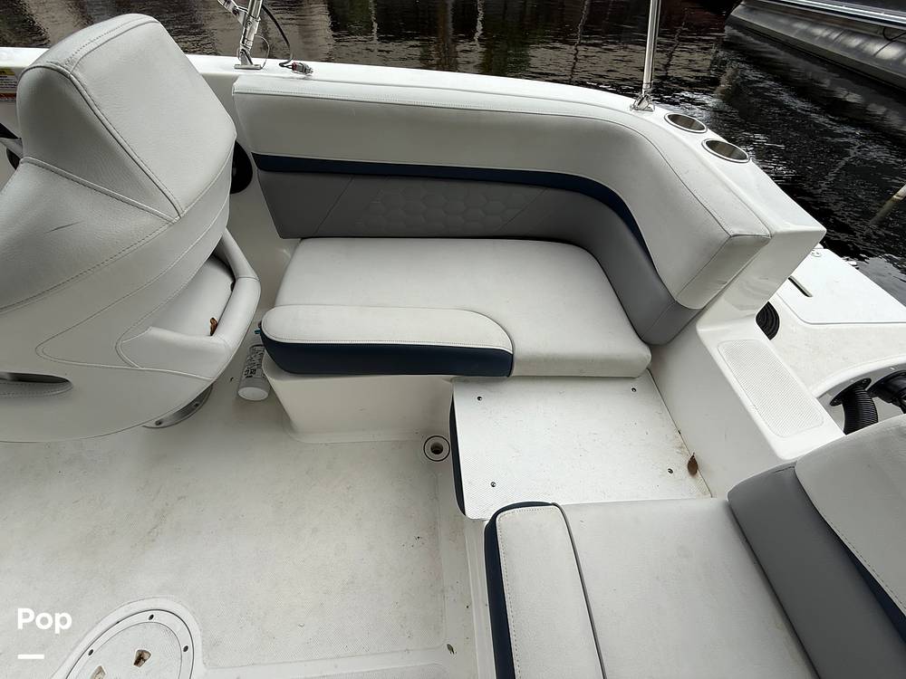 Slide: The Image of Hurricane SunDeck Sport 192RL OB 2022 - 15262697