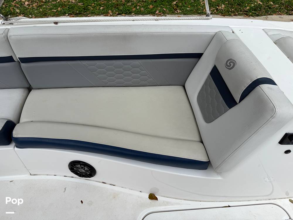 Slide: The Image of Hurricane SunDeck Sport 192RL OB 2022 - 15262701
