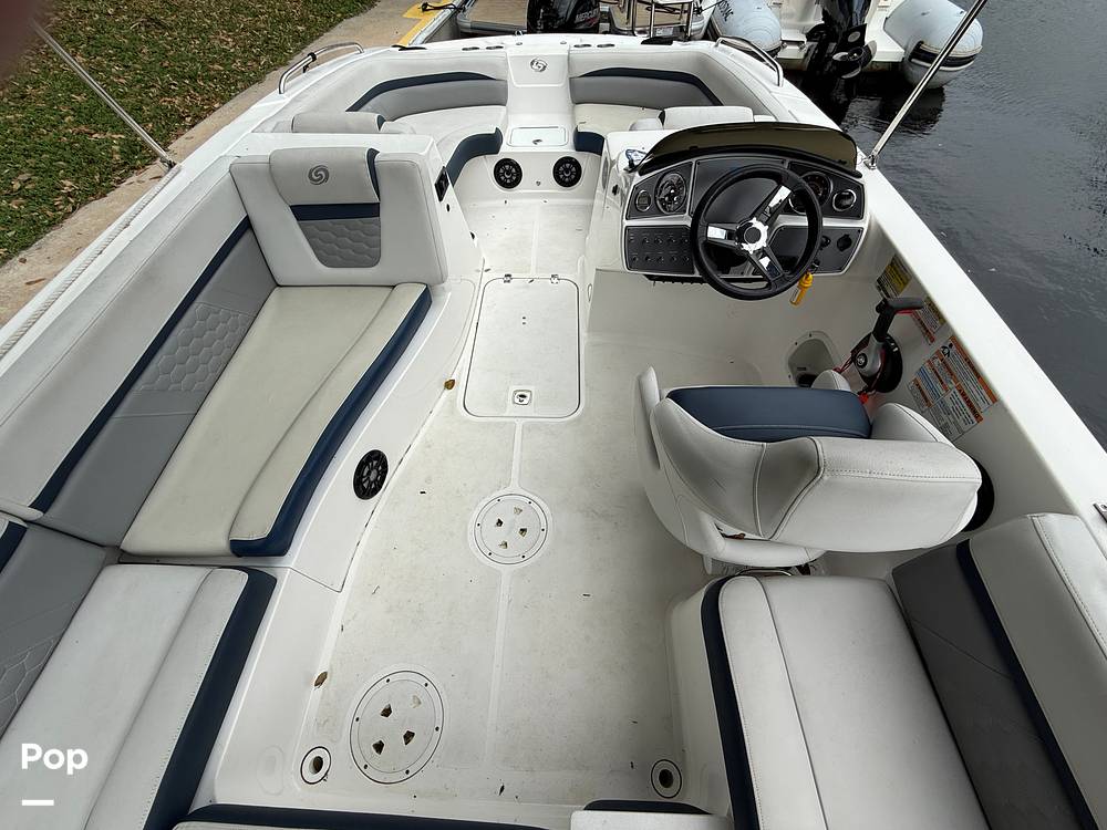 Slide: The Image of Hurricane SunDeck Sport 192RL OB 2022 - 15262703