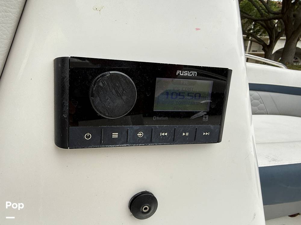 Slide: The Image of Hurricane SunDeck Sport 192RL OB 2022 - 15262720