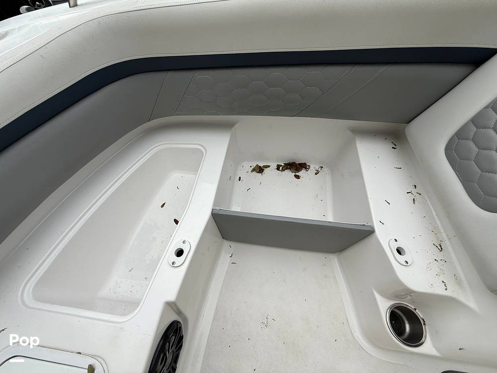 Slide: The Image of Hurricane SunDeck Sport 192RL OB 2022 - 15262723