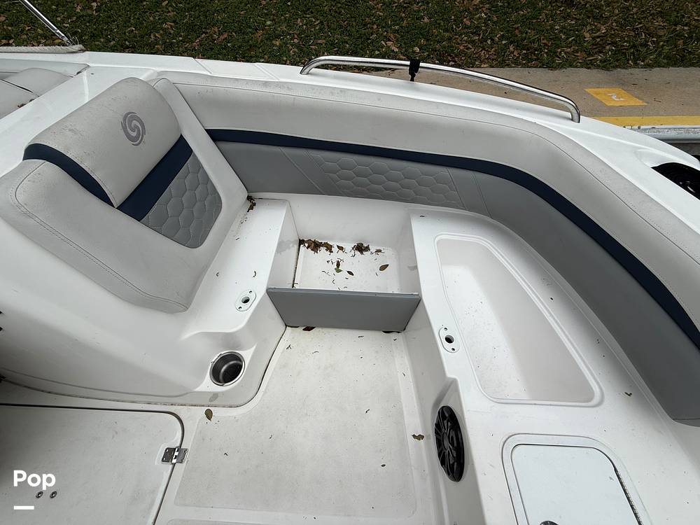 Slide: The Image of Hurricane SunDeck Sport 192RL OB 2022 - 15262727