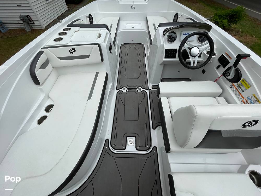 Slide: The Image of Hurricane Sundeck Sport 205 2022 - 12636553