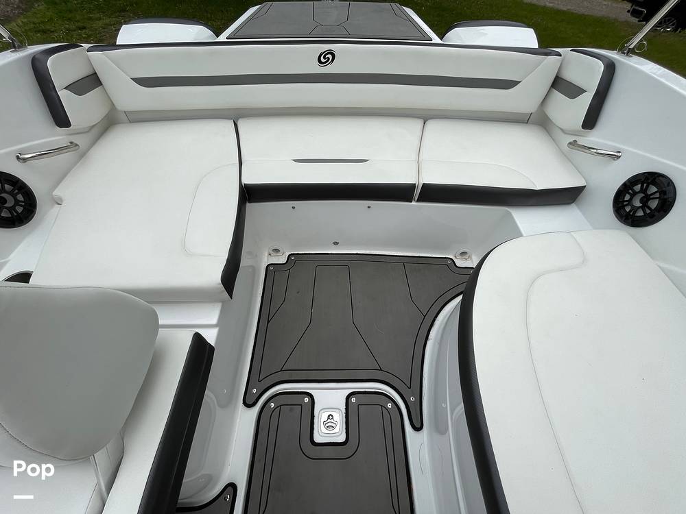 Slide: The Image of Hurricane Sundeck Sport 205 2022 - 12636560