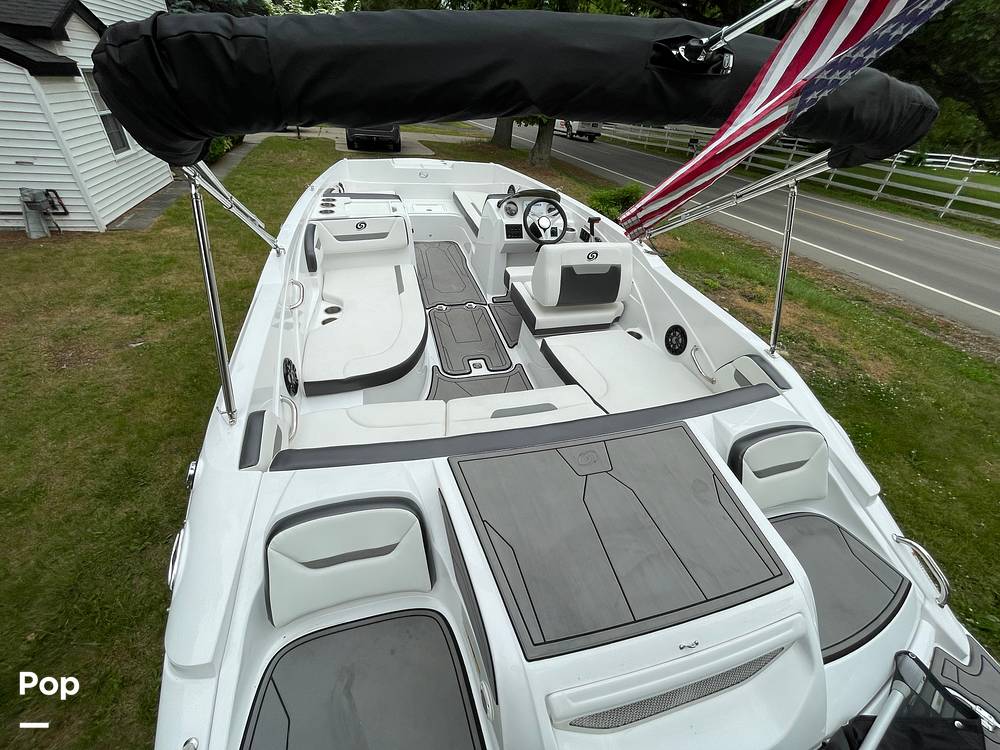 Slide: The Image of Hurricane Sundeck Sport 205 2022 - 12637510