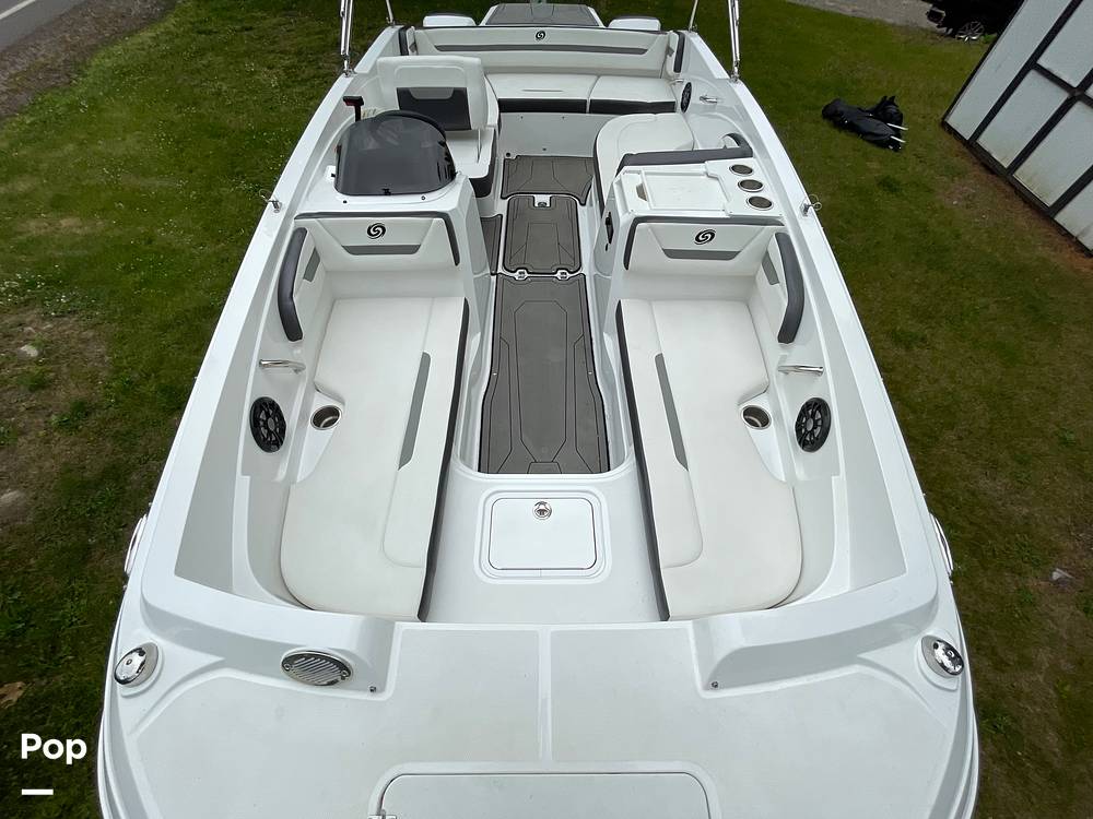 Slide: The Image of Hurricane Sundeck Sport 205 2022 - 12637513