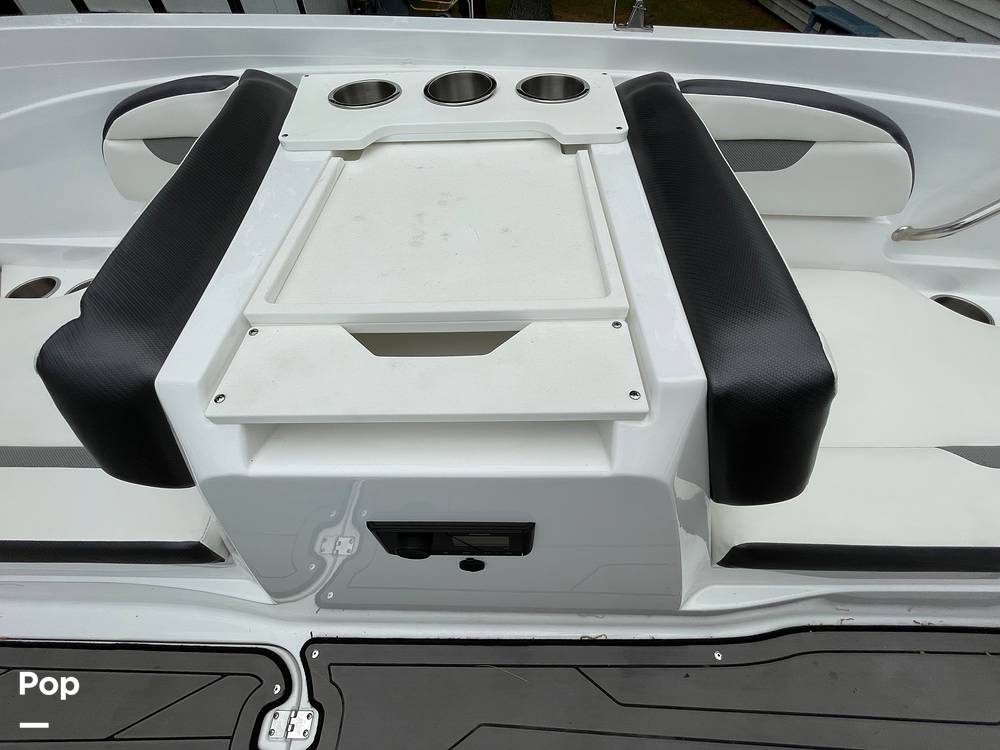 Slide: The Image of Hurricane Sundeck Sport 205 2022 - 12637515