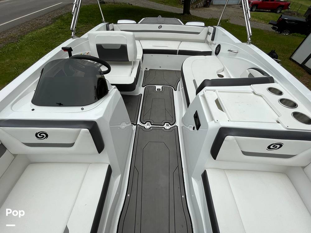 Slide: The Image of Hurricane Sundeck Sport 205 2022 - 12637519
