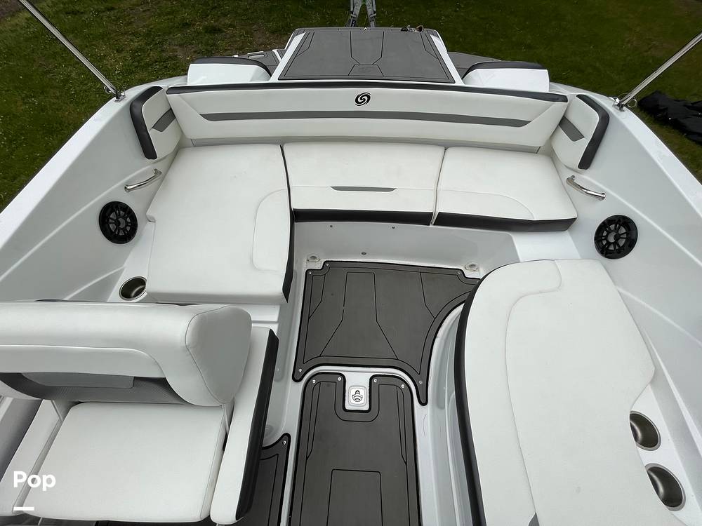 Slide: The Image of Hurricane Sundeck Sport 205 2022 - 12637520