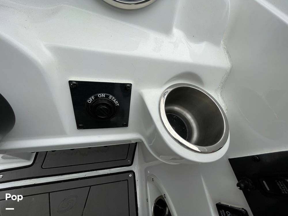 Slide: The Image of Hurricane Sundeck Sport 205 2022 - 12637530