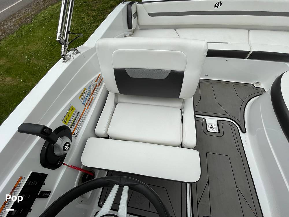 Slide: The Image of Hurricane Sundeck Sport 205 2022 - 12637538