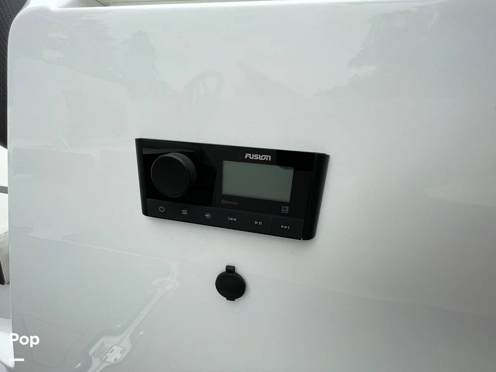 Slide: The Image of Hurricane Sundeck Sport 205 2022 - 12637545