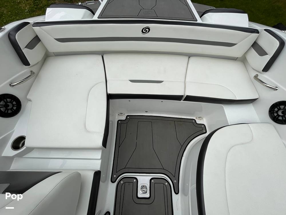 Slide: The Image of Hurricane Sundeck Sport 205 2022 - 12637550