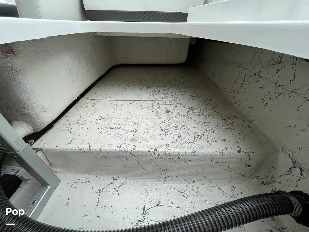 Slide: The Image of Hurricane Sundeck Sport 205 2022 - 12637553