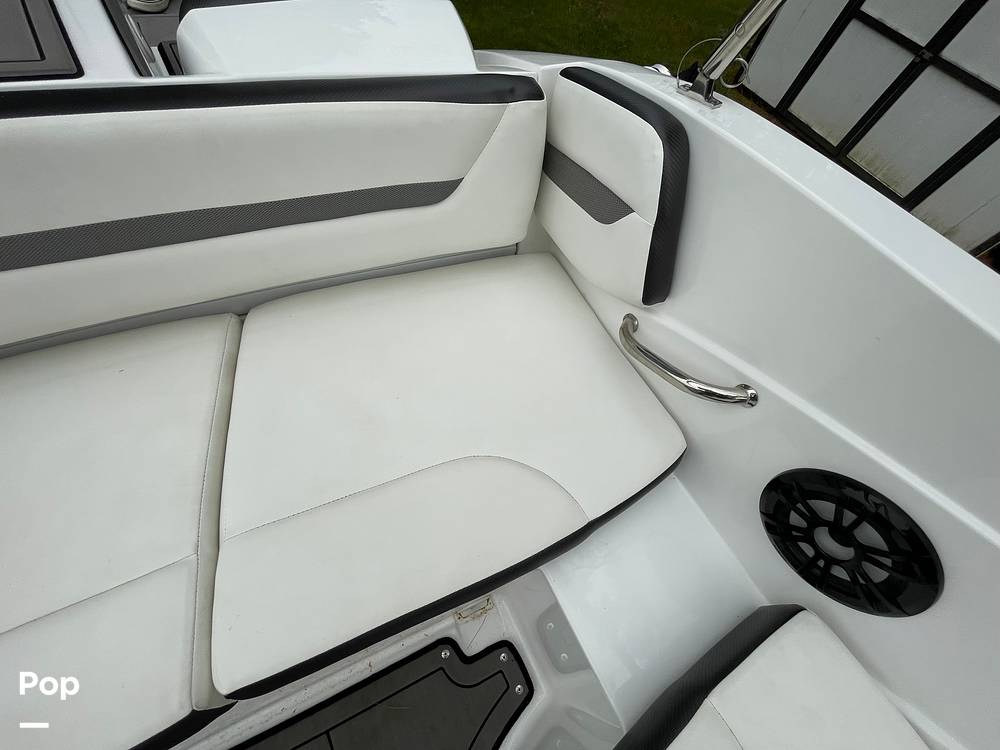 Slide: The Image of Hurricane Sundeck Sport 205 2022 - 12637558