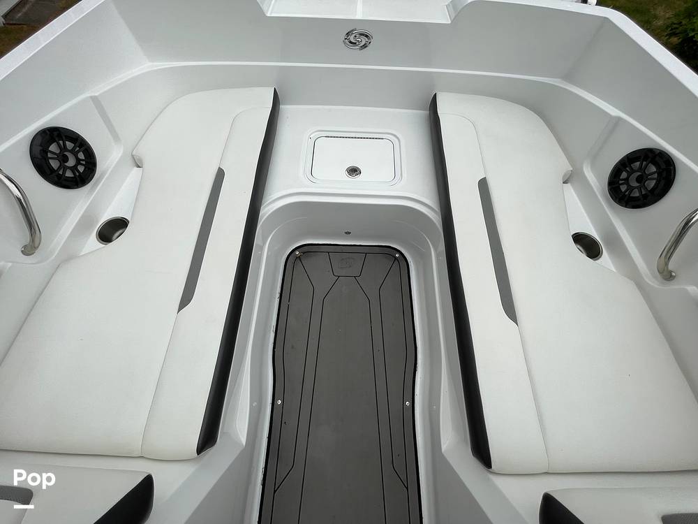 Slide: The Image of Hurricane Sundeck Sport 205 2022 - 12637560