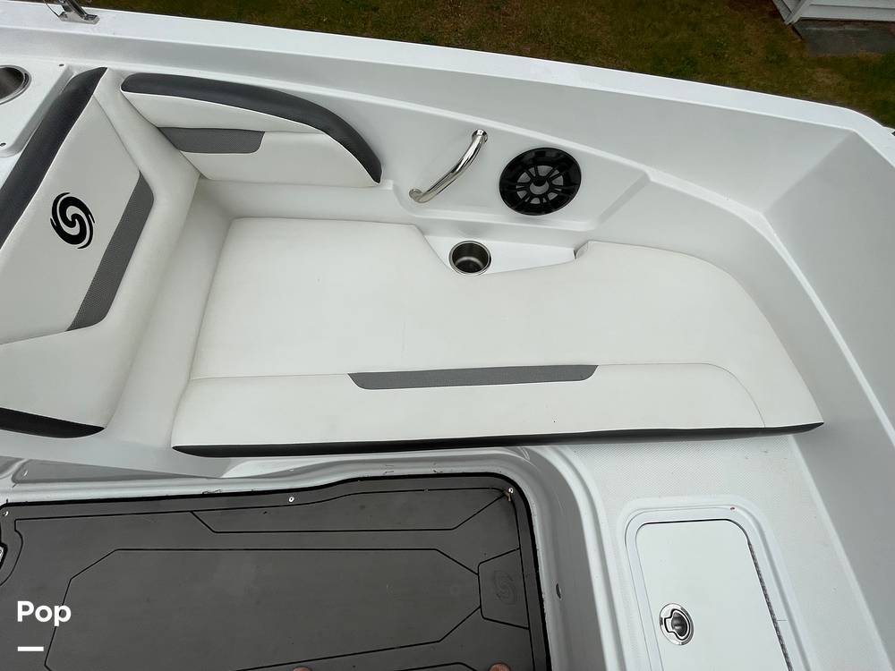 Slide: The Image of Hurricane Sundeck Sport 205 2022 - 12637561