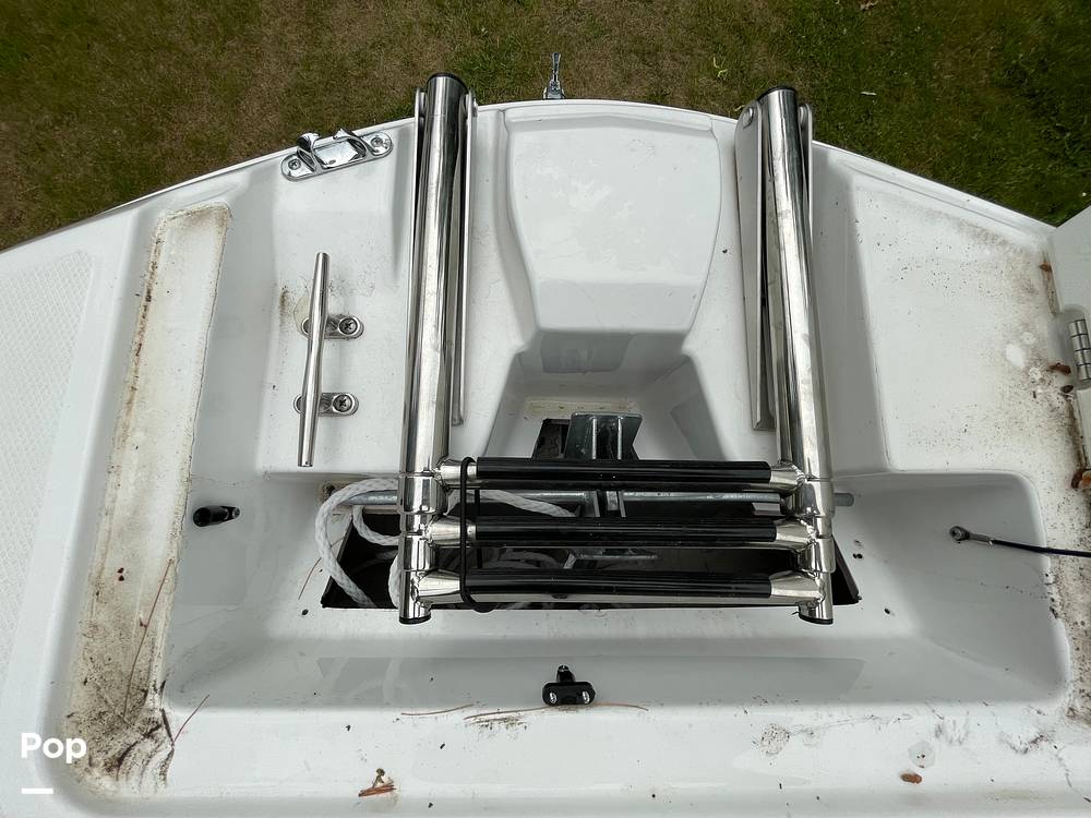 Slide: The Image of Hurricane Sundeck Sport 205 2022 - 12637568