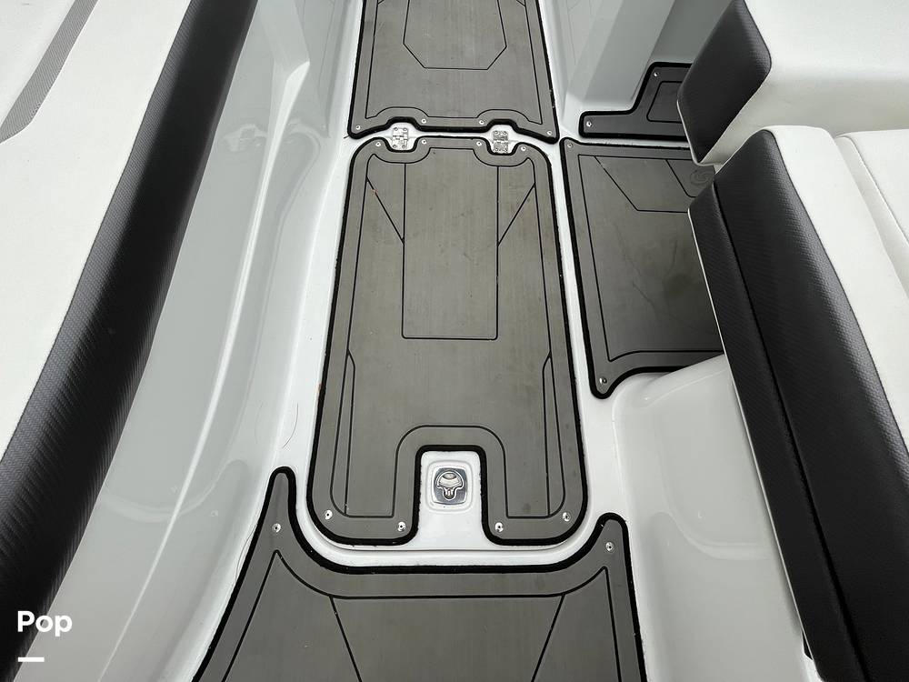 Slide: The Image of Hurricane Sundeck Sport 205 2022 - 12637570