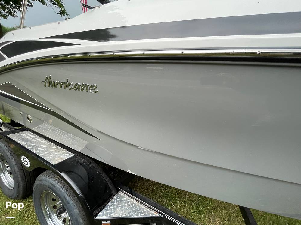 Slide: The Image of Hurricane Sundeck Sport 205 2022 - 12644073